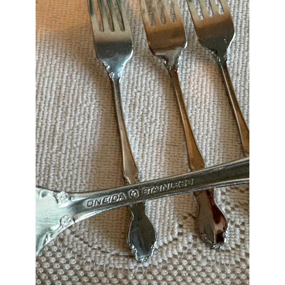 Oneida Chatelaine Stainless Steel Salad Forks Set of 4 Vintage Floral Pattern